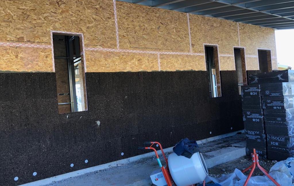 Isolamento exterior com aglomerado de madeira